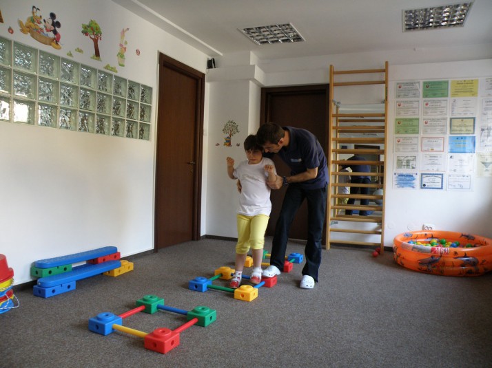 Scoala Mamelor si Centrul Kinetobebe